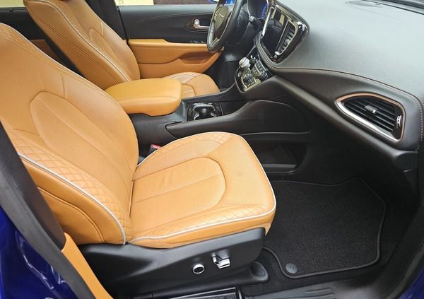 Chrysler Pacifica cena 245877 przebieg: 65537, rok produkcji 2021 z Pakość małe 781